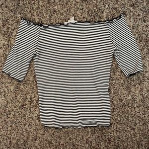 Striped of the shoulder top